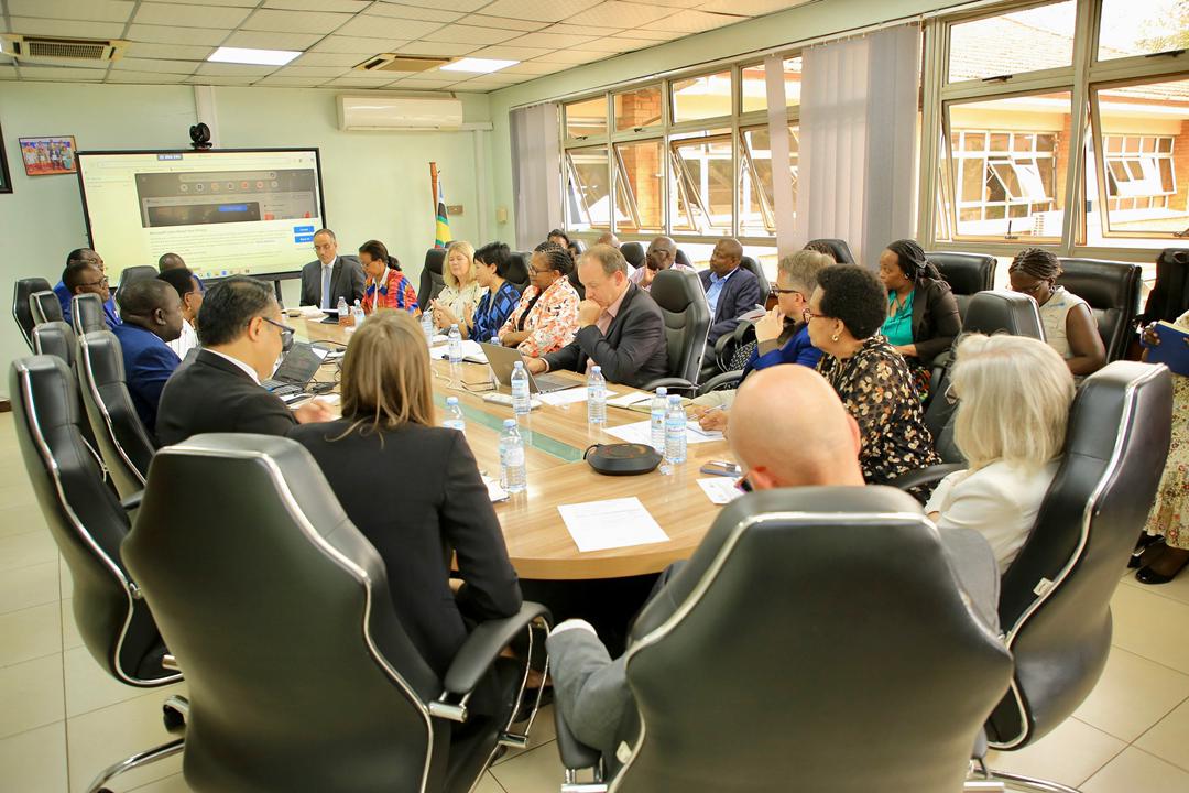 UNFPAUganda's tweet image. Sweden remains a strong partner and will continue to support Uganda in advancing #SRHR, tackling teenage pregnancy and empowering girls and women. We welcome the positive feedback on the @2gether4SRHR programme and value the One UN approach - @SwedeninUG @SwedEnvoyUganda #RISC