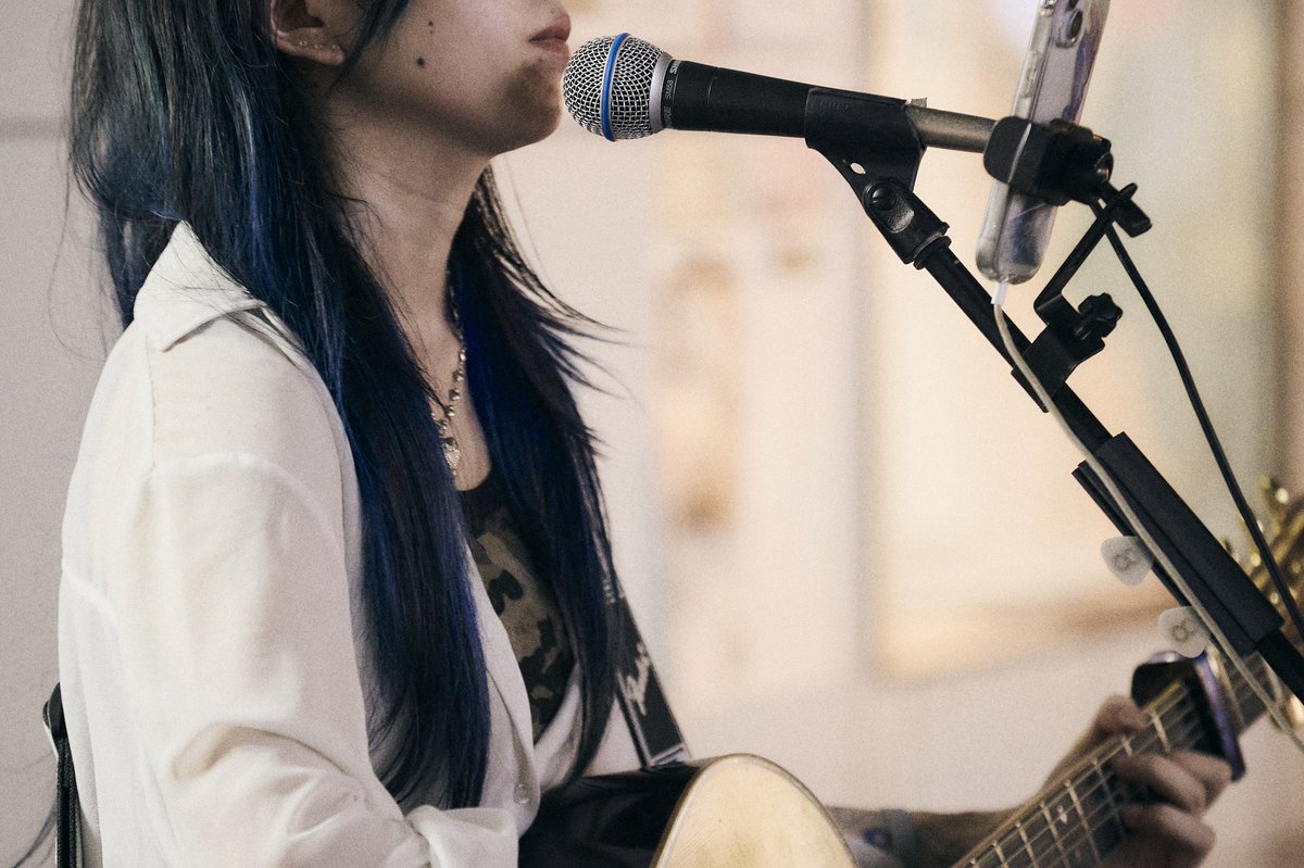 y_t06's tweet photo. 9月8日ざらめちゃん路上ライブにて
2時間続けての聴くことが出来て幸せな時間だった
喉の調子があまり良くなさそうだったけどそれでも歌ってくれることに感謝しかない
後半のグラスハートの挿入歌やカバーゾーンは何度聴いてもやっぱり最高だなって思った

@ZARAME_Ao 
#ざらめちゃん https://t.co/tDEBS2cxE4