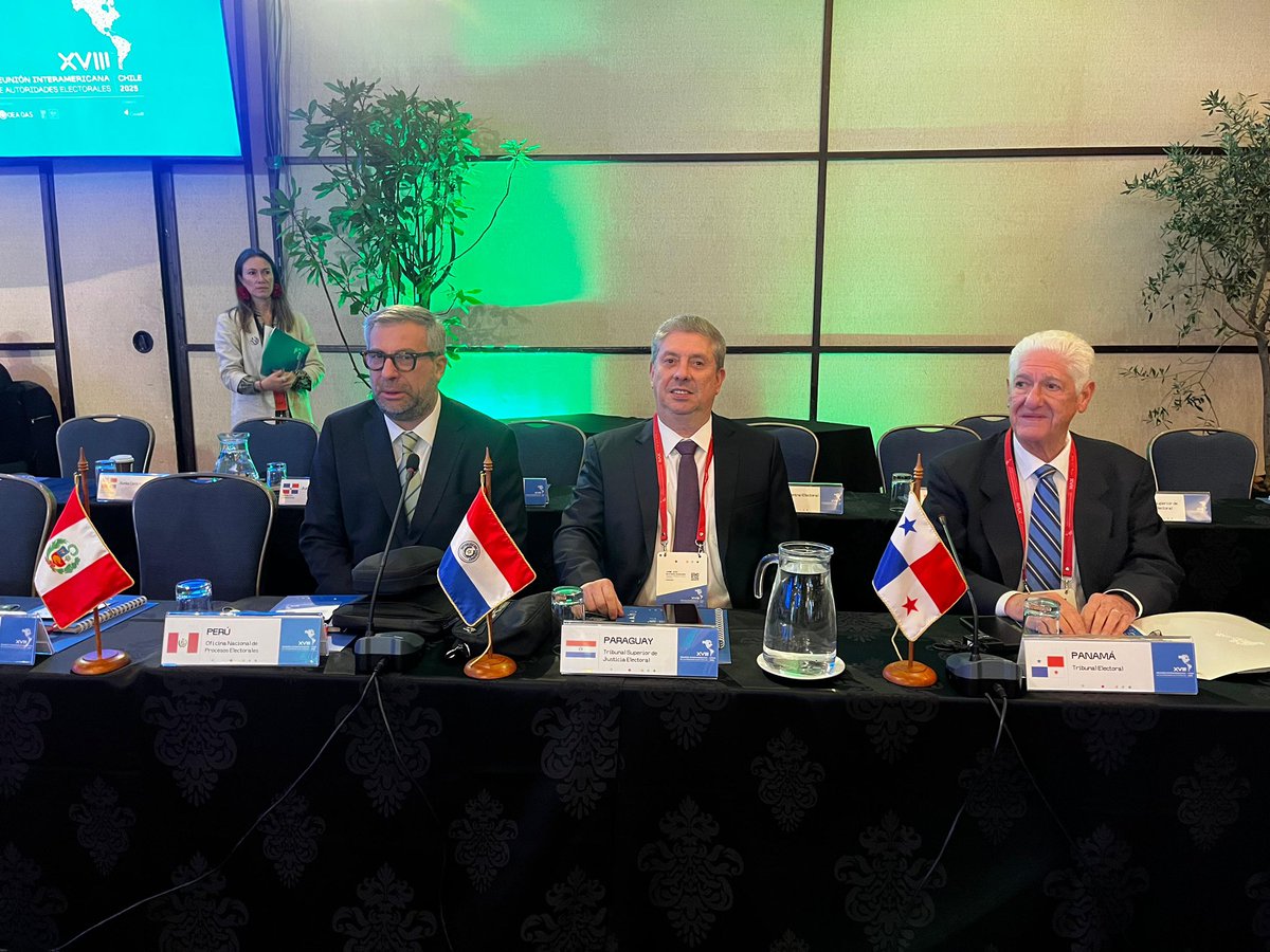TSJE_Py's tweet photo. 🇨🇱 El  ministro @jjbestardd , presidente del Tribunal Superior de Justicia Electoral (TSJE), participa en la XVIII Reunión Interamericana de Autoridades Electorales (RAE) 2025, desarrollada en la ciudad de Santiago de Chile.🧵 https://t.co/b6AqZJZWEO