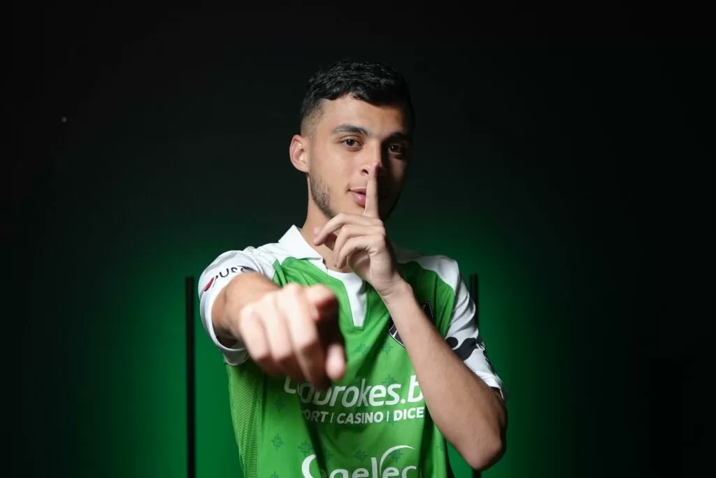 MaProLeague's tweet photo. 😬 l Angel Di Maria avait prédit la trajectoire de Kays Ruiz-Atil (via RMC) 

"Oublie (en réaction au "il est vraiment très bon" de Ander Herrera), regarde sa voiture, regarde comment il mets sa chemise Dior'. Je lui ai rétorqué que ça n'avait rien à voir et il m'a dit 'Crois-moi, tu verras"

L'ancien du PSG joue actuellement en Challenger Pro League aux Francs Borains 

(📸 Francs Borains)