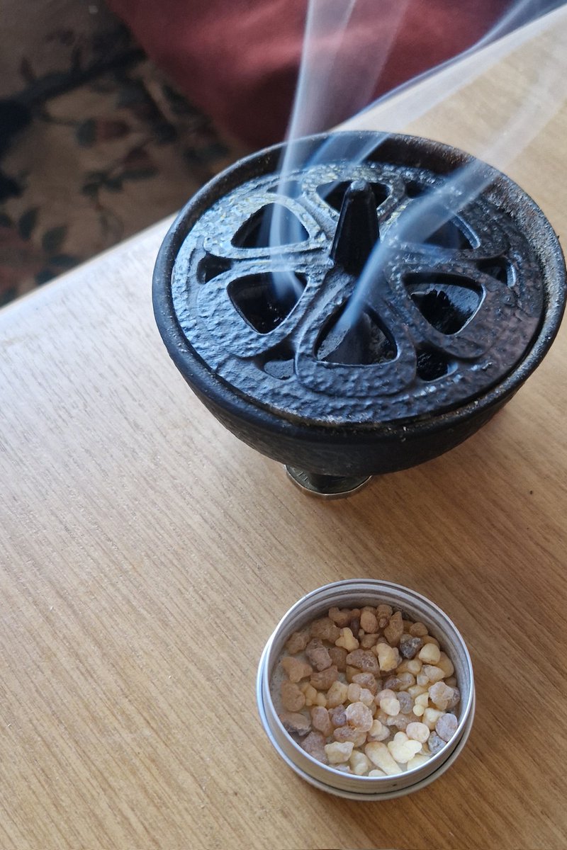 learoshi's tweet image. Frankincense incense - good for opening up the lungs, help reduce inflammation, ease arthritis pain, support digestion, improve skin, and promote relaxation. #frankincense #incense #myrr #wellness #herbal