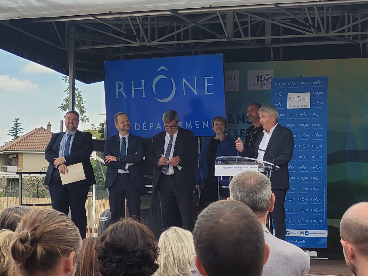 Inauguration ce soir à #Genas du nouveau collège Jean d'Ormesson du <a href="/rhone_fr/">Département du Rhône</a> par le président Guilloteau et son vice-président Daniel Valero, ouvert aux 6èmes et 5èmes cette année. Une construction durable et economeen énergie, bien dans son temps, assurément un bel ouvrage