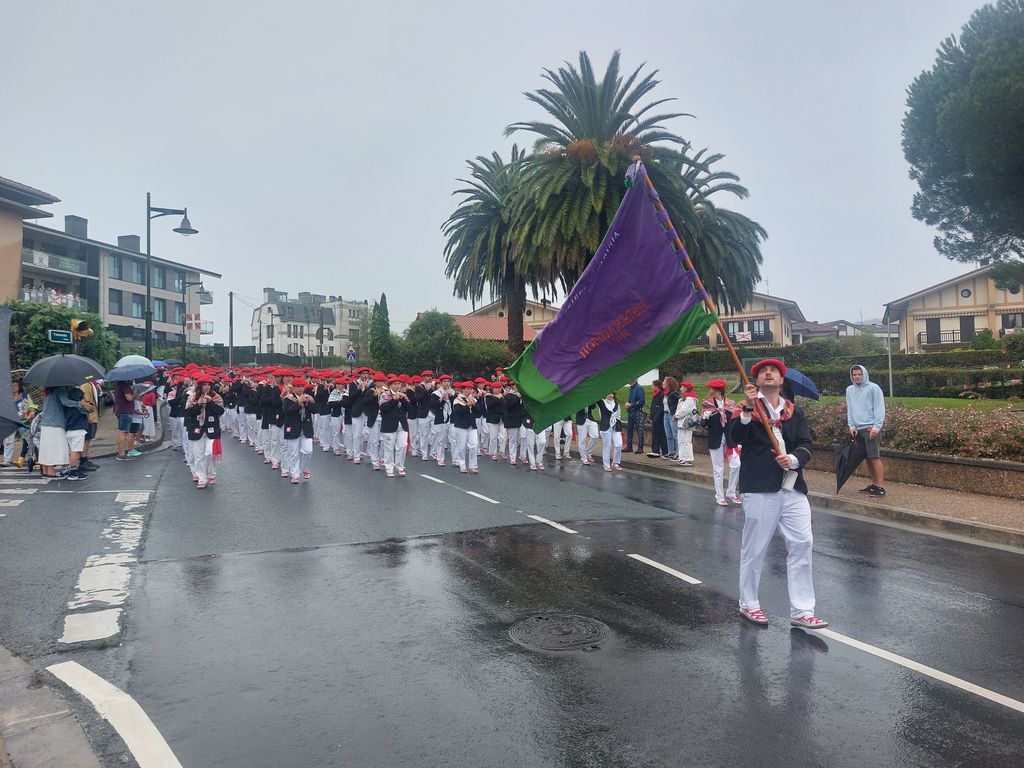 Berriz ere martxan da @jaizkibel1997-en #AlardeParekidea. #jaizkibel
1997an abiatu zen eta mantsoago edo azkarrago mugituko da baina ez da geldituko, iritsiko da beste modu batera ikusiko den eguna.