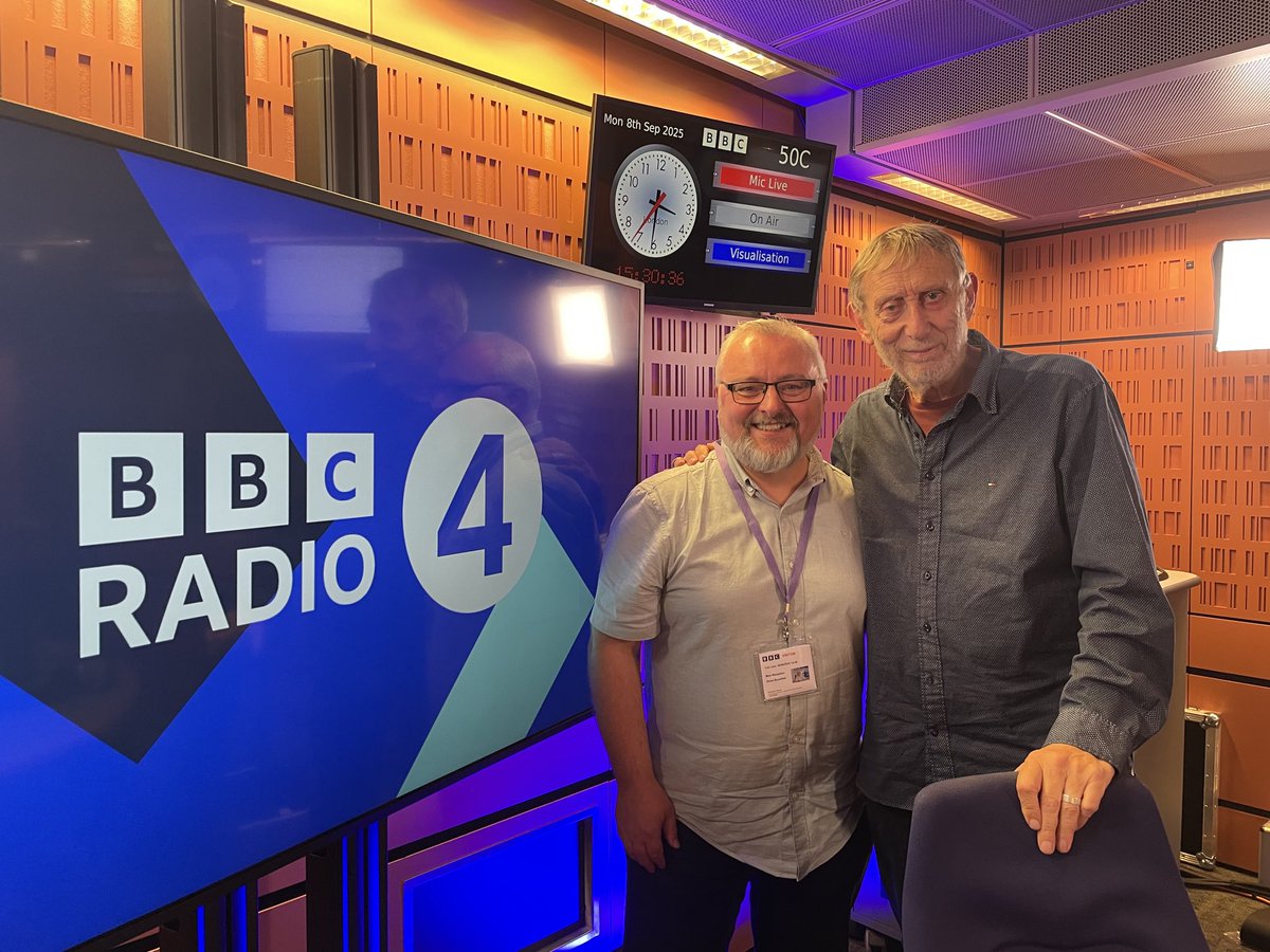 Had a great time today chatting with ⁦<a href="/MichaelRosenYes/">Michael Rosen 💙💙🎓🎓 NICE 爷爷</a>⁩ about Language, Pragmatics and Cliches. Looking forward to the episode “It’s not what we say, it’s how we say it!” on R4’s Word of Mouth later this month.
⁦<a href="/MCRLinguistics/">Manchester Centre for Research in Linguistics</a>⁩ ⁦<a href="/ManMetUni/">Manchester Metropolitan Uni</a>⁩