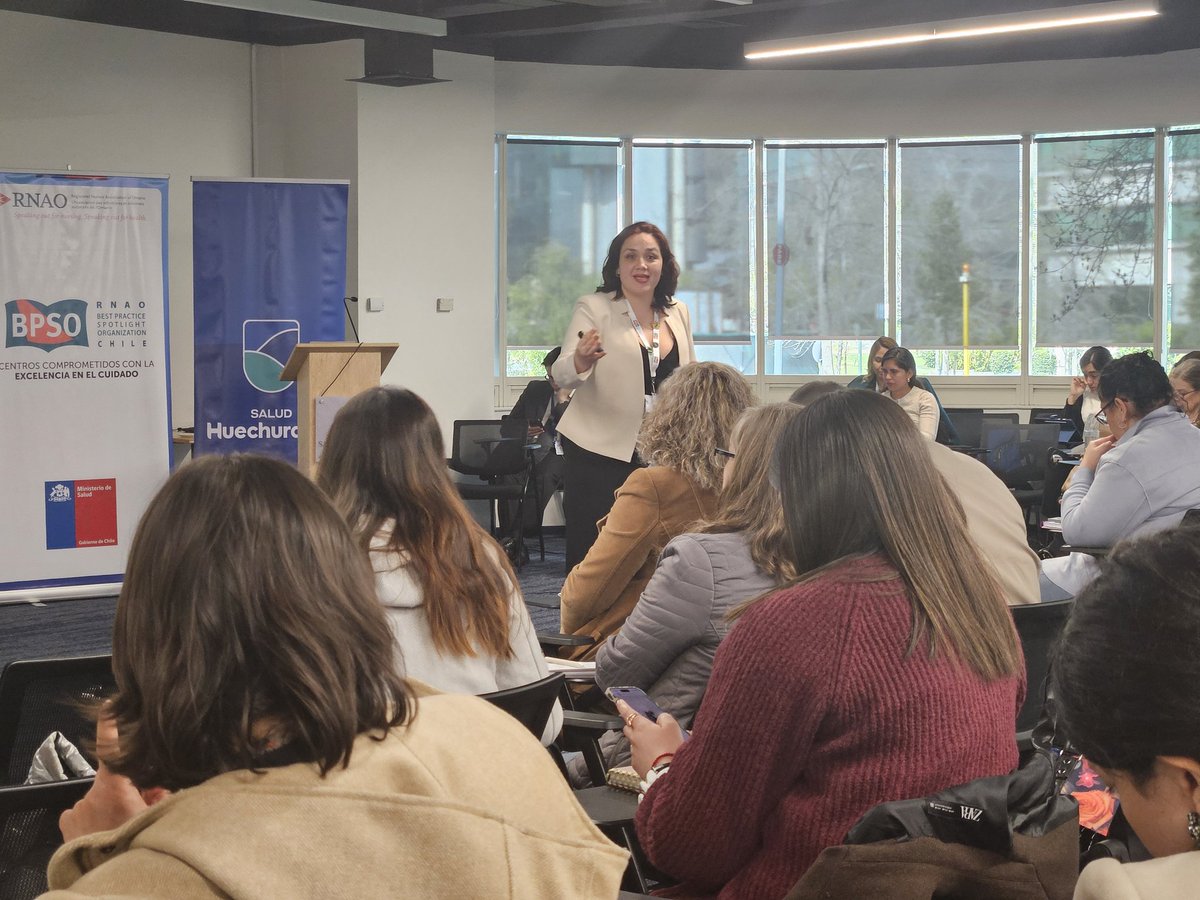 Macarena Reyes, coordinadora #BPSO (o "Minsalita") en <a href="/HospitalSerena/">Hospital de La Serena</a>, expone brillantemente sobre los roles y la identidad de los Champions #BPSO.