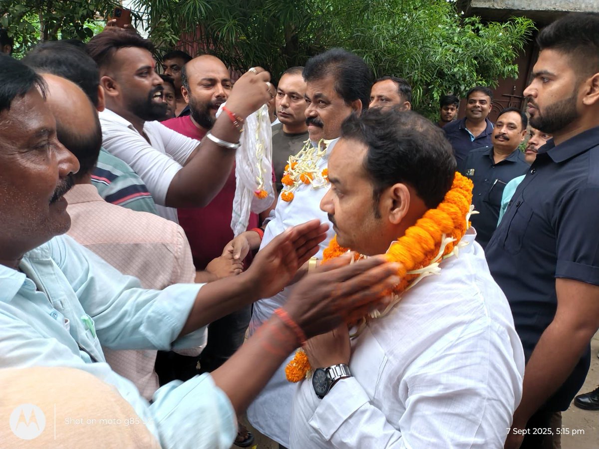 gmcmayor's tweet photo. 🚧 गया जी विकास की ओर 🚧
वार्ड 46 पंतनगर कॉलोनी में सड़क व नाली निर्माण कार्य का शुभारंभ ✨
पंचम वित्त आयोग (2022-23) की राशि से हुआ यह कार्य श्रद्धालुओं व नागरिकों की ���ुविधा के लिए समर्पित।

#GayaJi #Development #NagarNigamGaya https://t.co/lo3LMaqk5o
