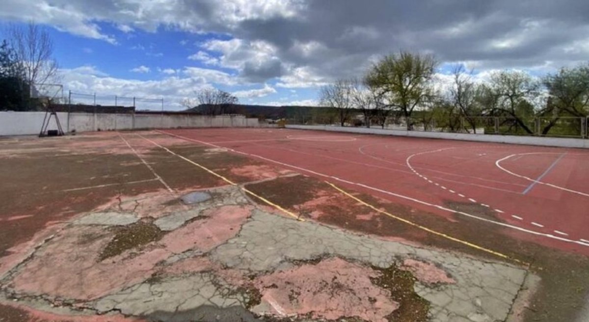 El alcalde de Carboneros estalla contra la Junta por el abandono del colegio de este municipio de Jaén: "Es una vergüenza". Por <a href="/FranCharro/">fran cano 💻📱</a> en <a href="/lacontradejaen/">Lacontradejaén</a>  
lacontradejaen.eldiario.es/carboneros-obr…