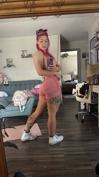 Watch Stella Skye's leaked NSFW photo on TwXstars