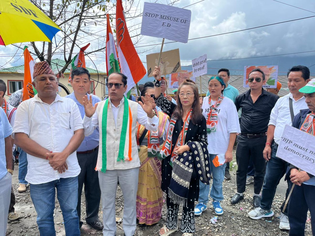 INCSikkim's tweet image. The SPCC, led by Shri Gopal Chettri Ji, held a protest in Gangtok against BJP’s “Vote Chori”, joining Shri Rahul Gandhi Ji’s nationwide campaign. This fight is for the Constitution, democracy &amp;amp; voter rights. Sikkim stands united to protect people’s mandate. ✊🇮🇳

#VoteChori #SPCC