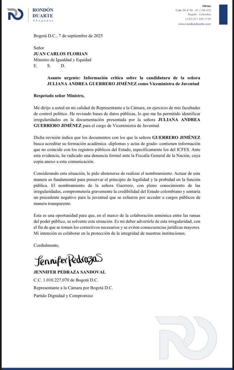 JenniferPedraz's tweet image. ¡Increíble! El Gobierno alista la posesión de Juliana Guerrero como Vice Ministra. Aún con nuestra denuncia en Fiscalía por falsedad en documento público y fraude procesal entre otros. Le advierto al ministro @juanflorians: si posesiona a Guerrero, podría incurrir en el delito de…