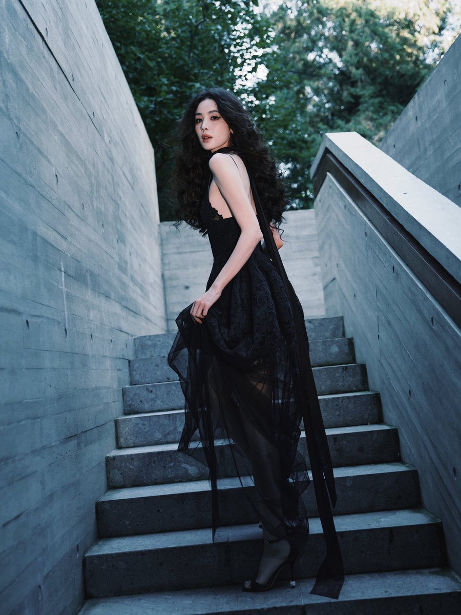 GorgeousNazha's tweet photo. My Queen in black 🖤

#Gulinazha #Gulnazar #Nazha
#古力娜扎 #娜扎 #گۈلنەزەربەختىي https://t.co/nbVDRmyJxW
