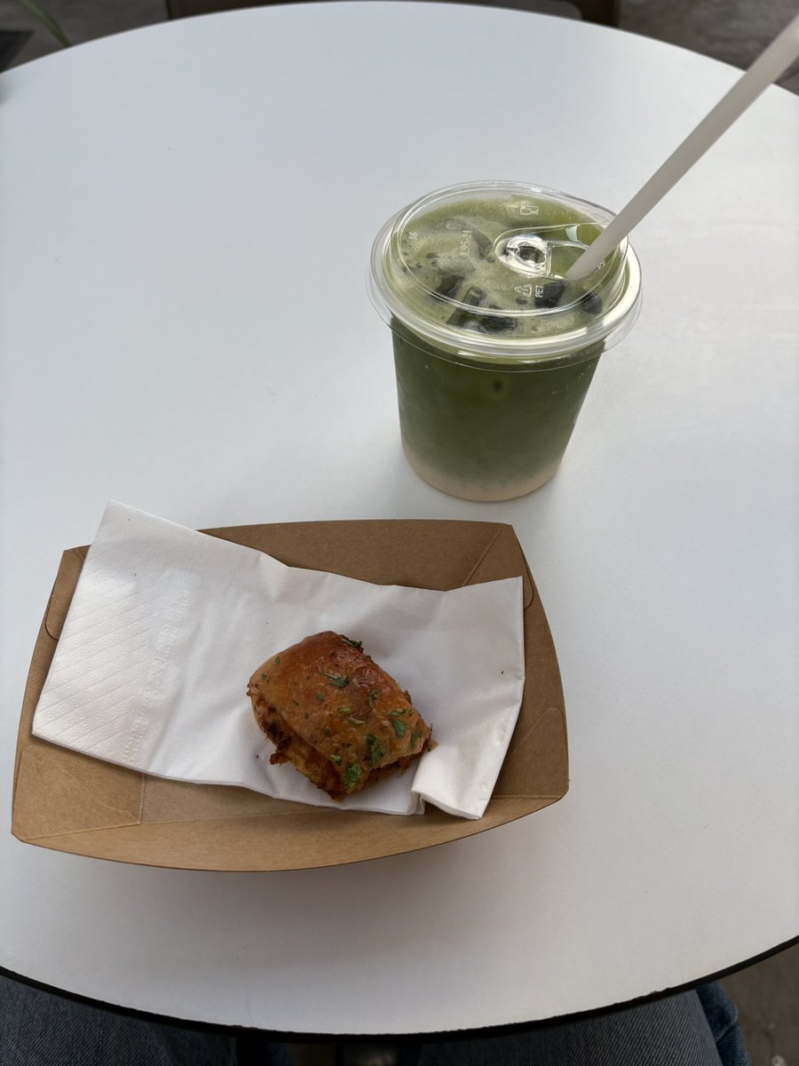 •סנפלאוור בייקרי בת גלים חיפה•

יתרונות: נקי מאוד, יפה ממש, יש נייר, יש נייר לניגוב ידיים (של הביוקר!)
חסרונות: אין

5/5