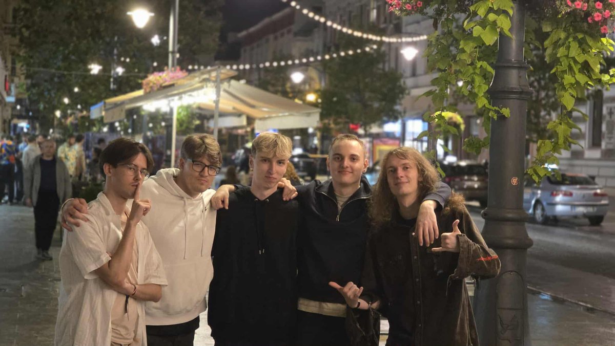 Huron 🇵🇱 (@huron03) on Twitter photo Jakimś cudem dotrwałem do końca (a ci co byli na ostatniej imprezie wiedzą, że to nie było takie pewne 💀)
Dzięki za wszystkie zbite piony i wiele miłych słów. 
No i rare event bo udało sie złapać całą piątką docisku xd Jakimś cudem dotrwałem do końca (a ci co byli na ostatniej imprezie wiedzą, że to nie było takie pewne 💀)
Dzięki za wszystkie zbite piony i wiele miłych słów. 
No i rare event bo udało sie złapać całą piątką docisku xd