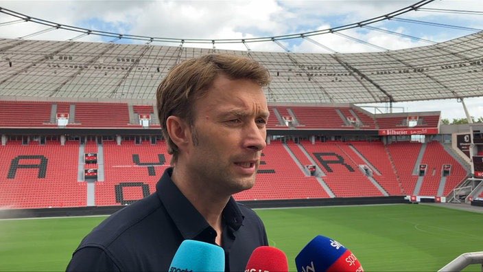 UBK__official's tweet photo. Simon Rolfes: „Mehrere Jahre war sein Co-Trainer bei der dänischen Nationalmannschaft, Ismael Camenforte, parallel auch bei uns tätig. Kasper hat uns Ismael seinerzeit sogar persönlich empfohlen. Seine Trainingsmethodik ist demzufolge bei uns im Klub detailliert bekannt, und auch Kasper kennt unseren Verein aus den letzten Jahren bestens. Er wird nun mit unserer Mannschaft zunächst wieder einen klaren und dominanten Spielstil erarbeiten. Kasper ist der Richtige, um unsere neue Werkself wieder zu einer Topmannschaft zu entwickeln, die anspruchsvollste nationale und internationale Ziele anstreben wird.“

[ via @KSTA / @youri711 ]