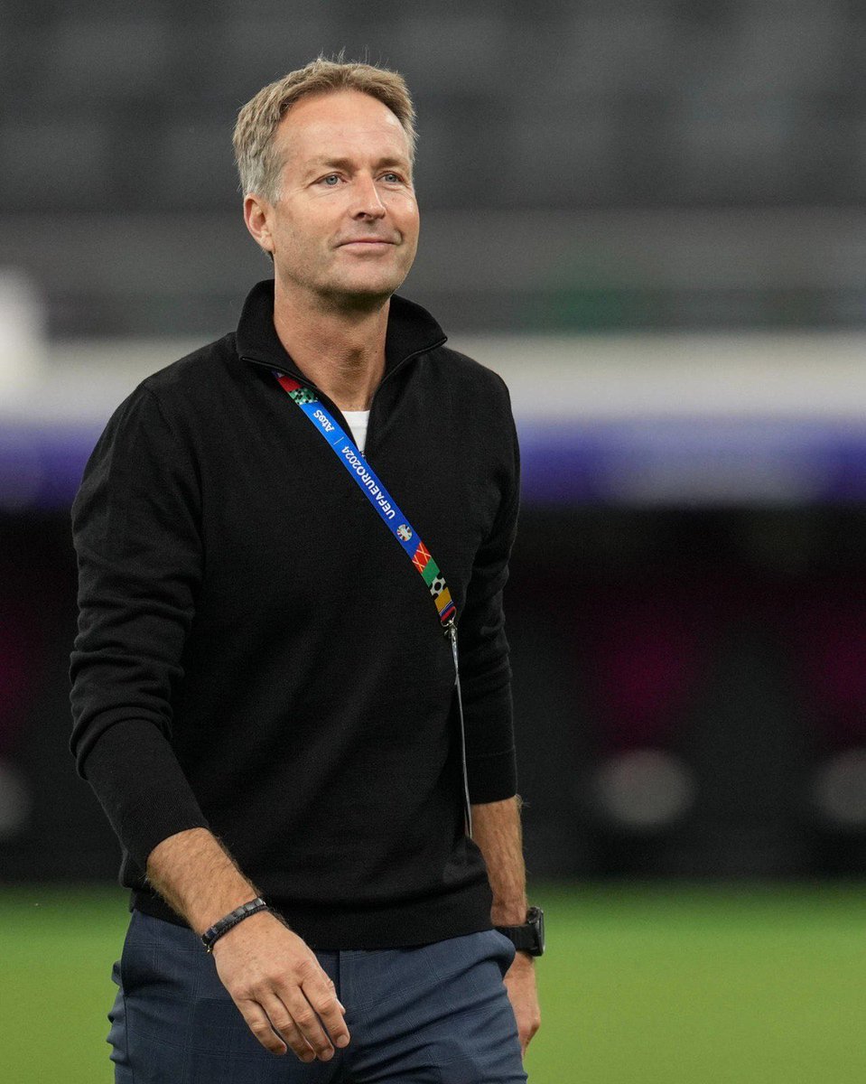 UBK__official's tweet photo. Simon Rolfes: „Mehrere Jahre war sein Co-Trainer bei der dänischen Nationalmannschaft, Ismael Camenforte, parallel auch bei uns tätig. Kasper hat uns Ismael seinerzeit sogar persönlich empfohlen. Seine Trainingsmethodik ist demzufolge bei uns im Klub detailliert bekannt, und auch Kasper kennt unseren Verein aus den letzten Jahren bestens. Er wird nun mit unserer Mannschaft zunächst wieder einen klaren und dominanten Spielstil erarbeiten. Kasper ist der Richtige, um unsere neue Werkself wieder zu einer Topmannschaft zu entwickeln, die anspruchsvollste nationale und internationale Ziele anstreben wird.“

[ via @KSTA / @youri711 ]