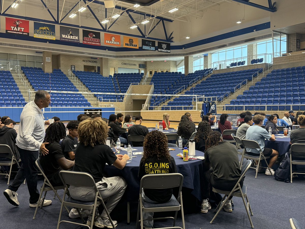 NISD_Athletics's tweet image. Northside ISD Leadership in Action session with Stephen Mackey where student-athletes collaborated in teams to explore leadership styles, develop skills, exchange ideas, and inspire purposeful leadership. #BeyondTheGame