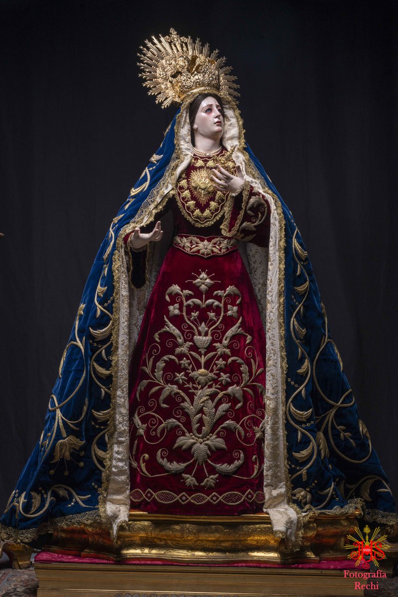 En estos momentos comienza la veneración extraordinaria de María Stma de los Remedios tras su restauración. Destaca la presentación de la virgen, muy despejada, para poder admirar el resultado de la intervención.
🕒 Termina a las 20.00 h
✝️ A las 21.00 h, solemne misa en su honor