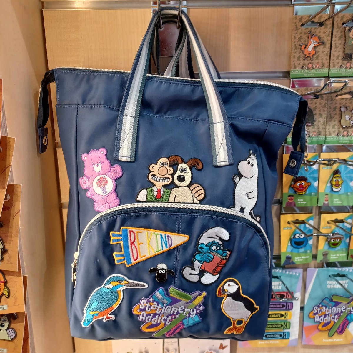StartLicensing's tweet image. #Feathers range from @PawprintFamily revealed @SpringAutFair 
#PawPrintFamily have a well curated range of @aardman #patches #pinbadges #lanyards accompanied by #retailer friendly merchandising options.
They are at #AutumnFair #gifts #giftware