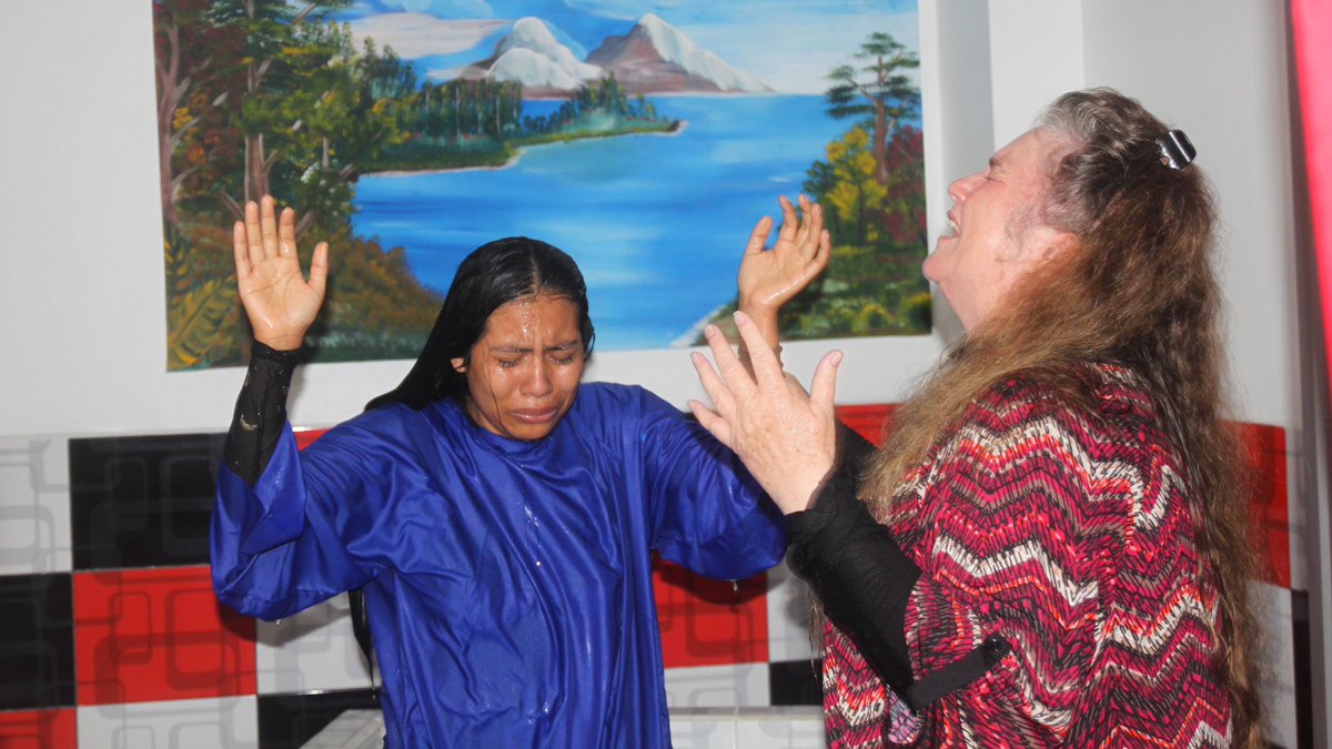 EcMissions's tweet image. One more soul filled with the Holy Ghost and baptized in Jesús name! Olivia is a new creature in Christ! Glory be to the Lord! 🙌🙌