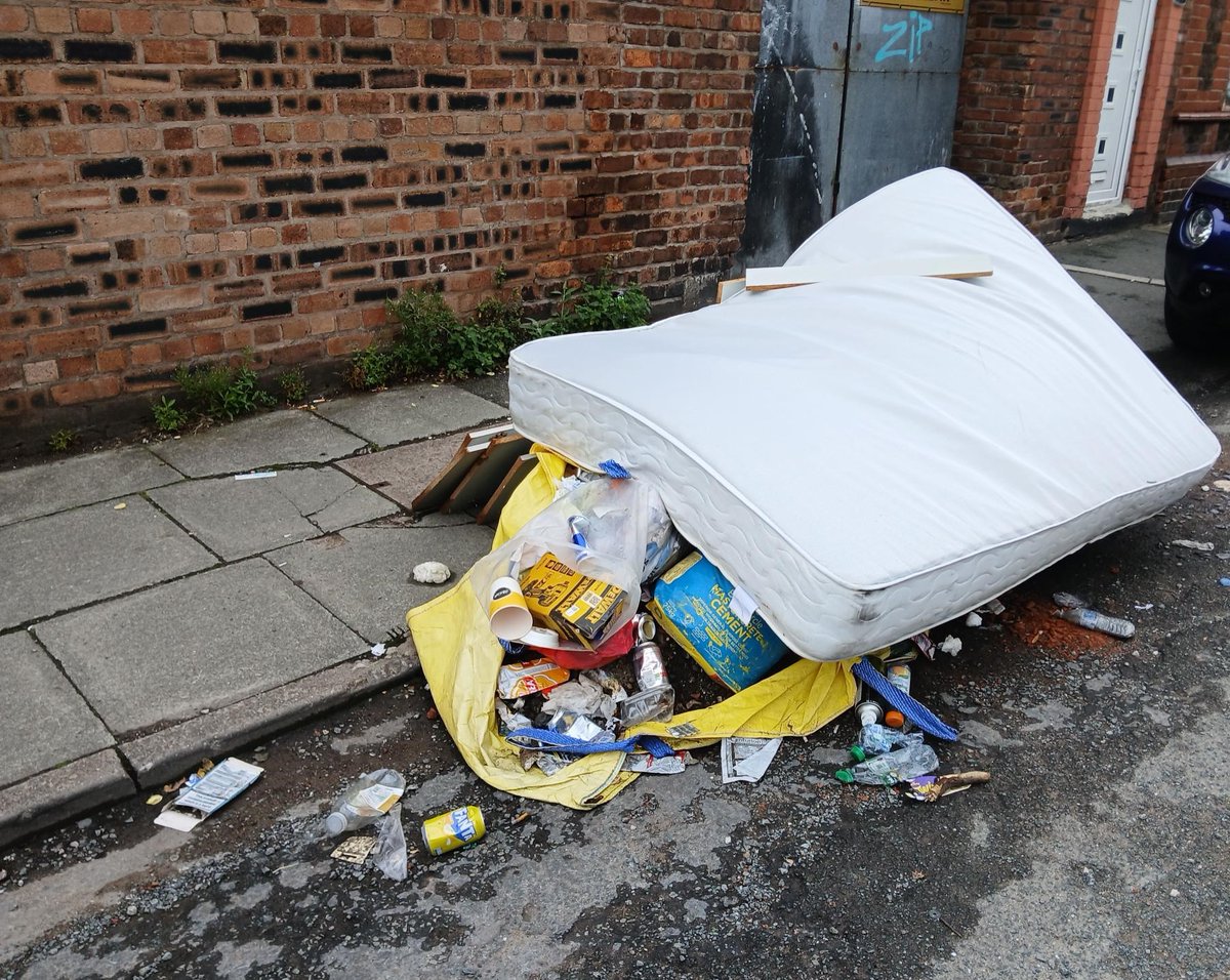 DIY project gone wrong 🛠️

Someone tried dumping building materials but we got concrete evidence. A £1000 FPN hammered home the point and they paid up⚠️

Now we’re plastering the message everywhere: fly-tipping is an offence we won’t stand for

Report it: liverpool.gov.uk/environmental-…