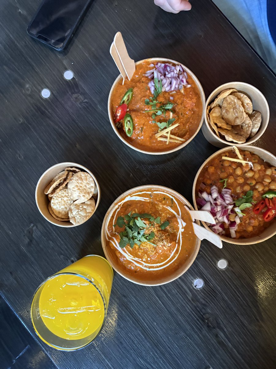 Odense, lokale streetfood zaakjes in industrieel erfgoed. Fantastische ambiance, alle leeftijden. Op een maandag.
Bijzonder dat dit in Groningen nooit eens gerealiseerd wordt. Wel veel andere inwisselbare concepten helaas. Doe maar in Niemeyer.