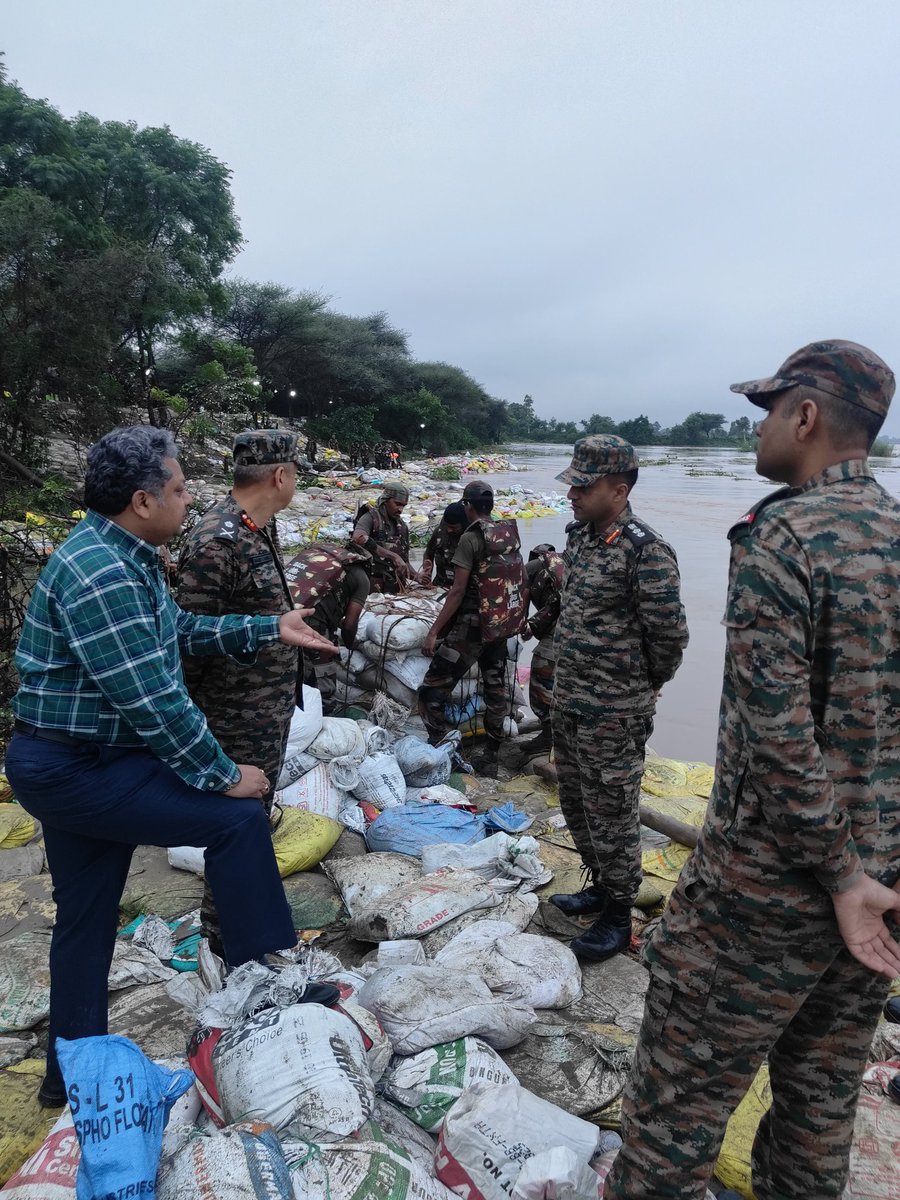 Dr. Anirudh Gupta lauded the Army officials and jawans for their timely support in reinforcing the Left Marginal Bundh at Habibke and Ruknewala. Visiting Ground Zero, he praised engineers, villagers, and NGOs who worked round the clock to avert the imminent flood threat.