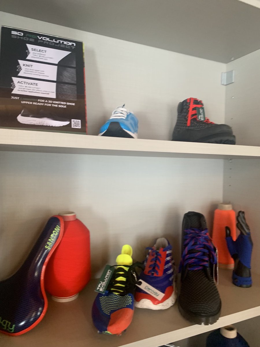 unionsocks's tweet photo. イタリア🇮🇹ブレッシャ　
ロナティ社の本拠地ブレッシャにおもしろい素材メーカーがあります
シューズ素材他いろいろ　最近は靴下🧦の滑り止めの糸が欧州でブレークしてます！いろいろな用途で新製品楽しみ　
#coatyarn #italy #highgrip #靴下　#滑り止め https://t.co/HLgRvo04Br