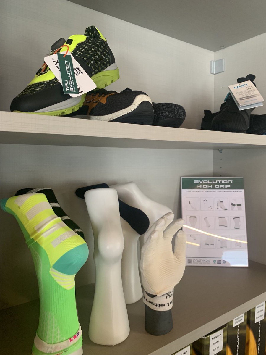 unionsocks's tweet photo. イタリア🇮🇹ブレッシャ　
ロナティ社の本拠地ブレッシャにおもしろい素材メーカーがあります
シューズ素材他いろいろ　最近は靴下🧦の滑り止めの糸が欧州でブレークしてます！いろいろな用途で新製品楽しみ　
#coatyarn #italy #highgrip #靴下　#滑り止め https://t.co/HLgRvo04Br