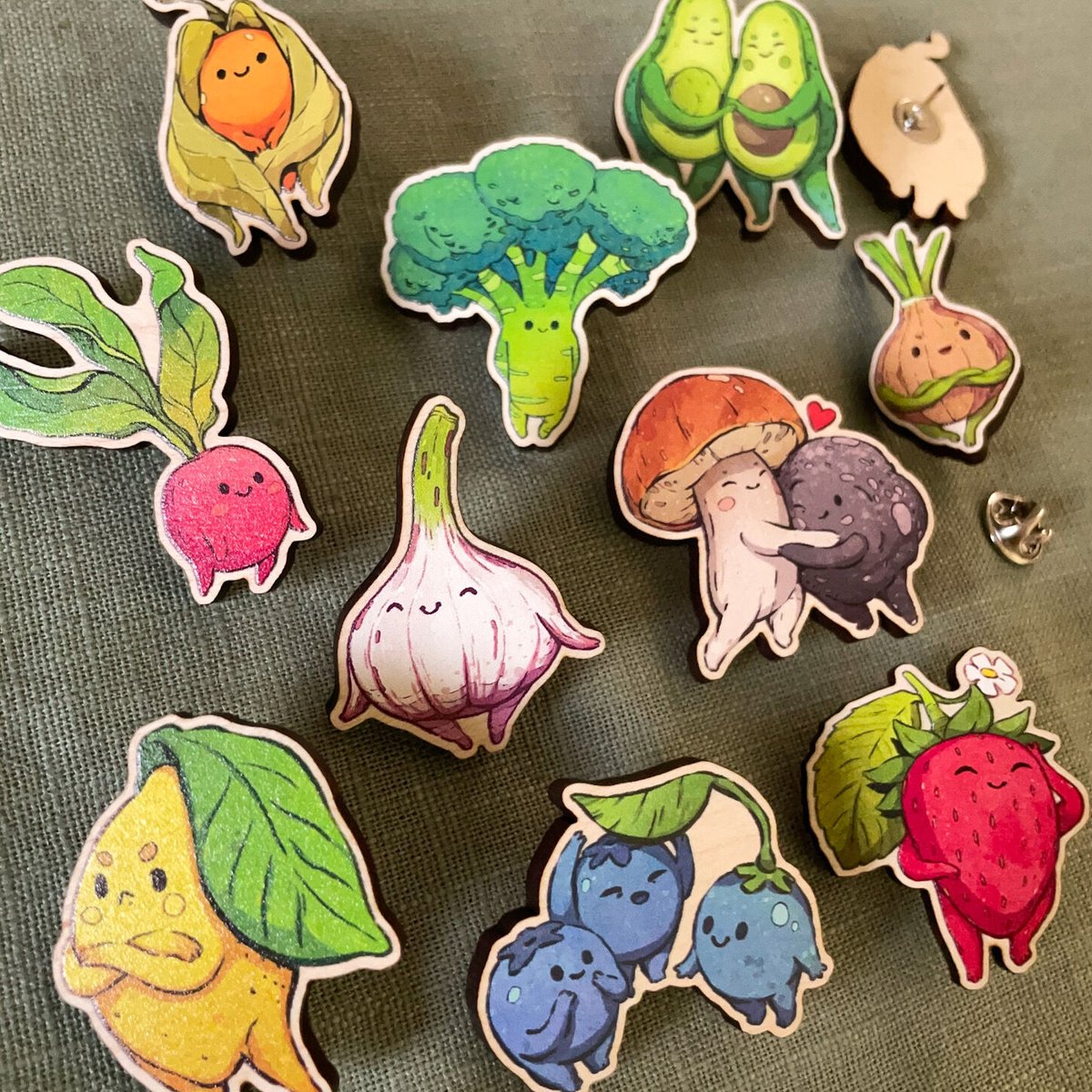 andthegrunlings's tweet image. Little reminder that you might need some adorable and ecofriendly pins in your life ;) Just ordered two more designs, hope I can add them soon🌱 #woodenpin #pinart #illustration #cuteart #veggie

johannaforster.com/product-page/g…