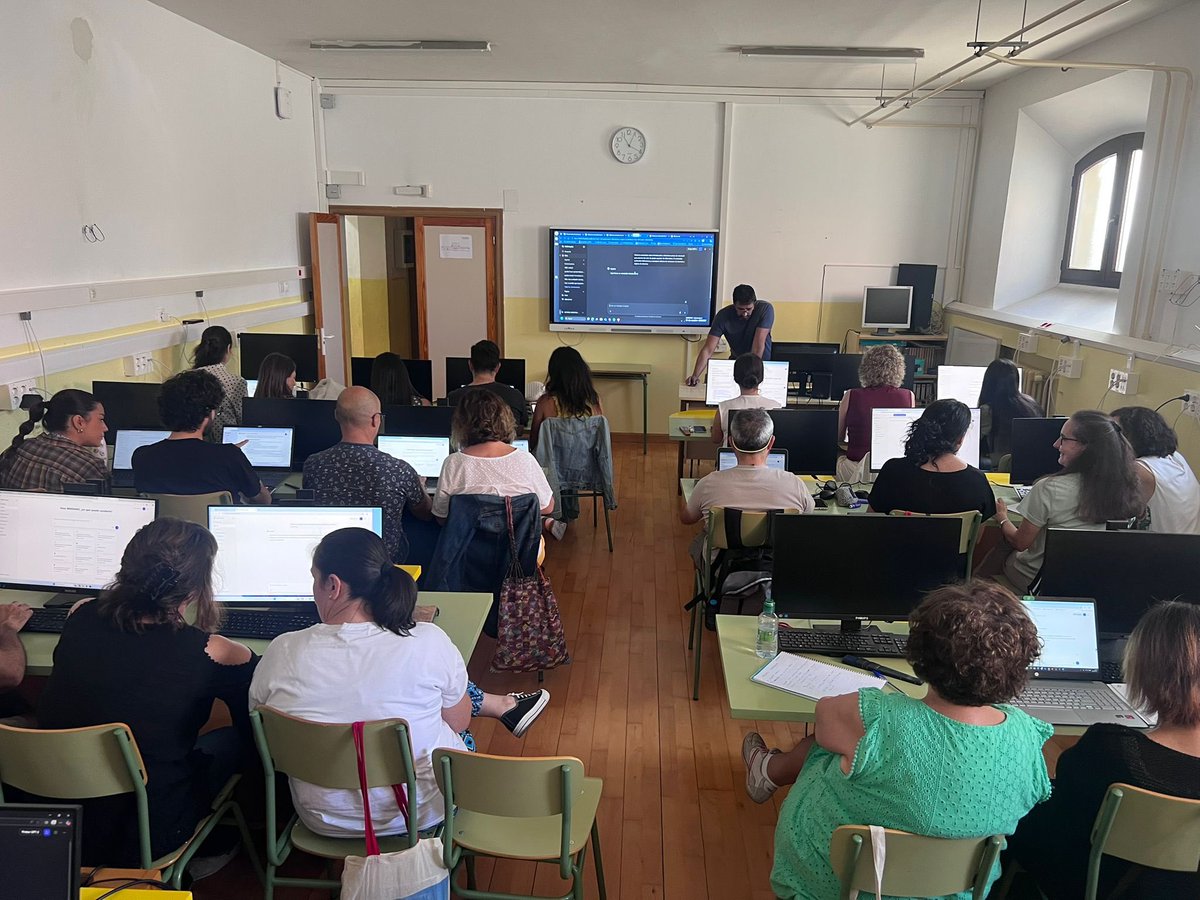 👉 El profesorado del IES Isabel de Castilla se forma en IA con <a href="/AlfoAlm/">Alfonso Almohalla González</a>. Un equipo de docentes motivados y comprometidos con la mejora de su práctica educativa. <a href="/CFIE_Avila/">CFIE_Avila</a> <a href="/educacyl/">Educación JCyL</a> #formacionCyL