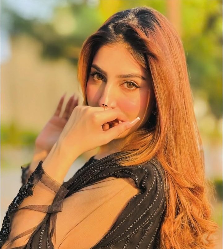 کالا سوٹ پا کےجدوں لگدی اے قہر🖤🔥