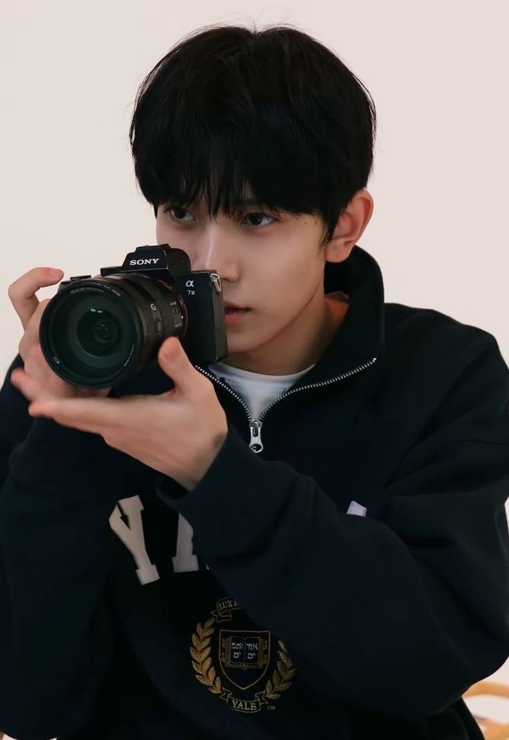 ele tirando uma foto minha   

#EngeneSelcaDay #ENSD #ENHYPEN #Heeseung #ENGENE #enhypen <a href="/ENHYPEN/">ENHYPEN OFFICIAL</a> <a href="/ENHYPEN_members/">ENHYPEN</a>