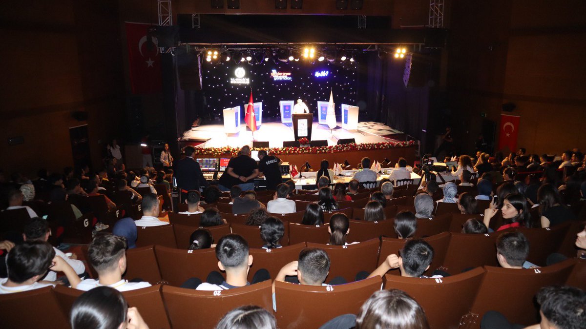 📚🏆 Bilgi Yarışması Batman  İl Finali Tamamlandı! 🏆📚

10. Kültür ve Sanat Yarışmaları kapsamında gerçekleşen Bilgi Yarışması Bölge Finalleri büyük heyecana sahne oldu. 

Dereceye giren lise ve üniversite öğrencilerimizi tebrik ediyor, Türkiye finallerinde başarılar diliyoruz.