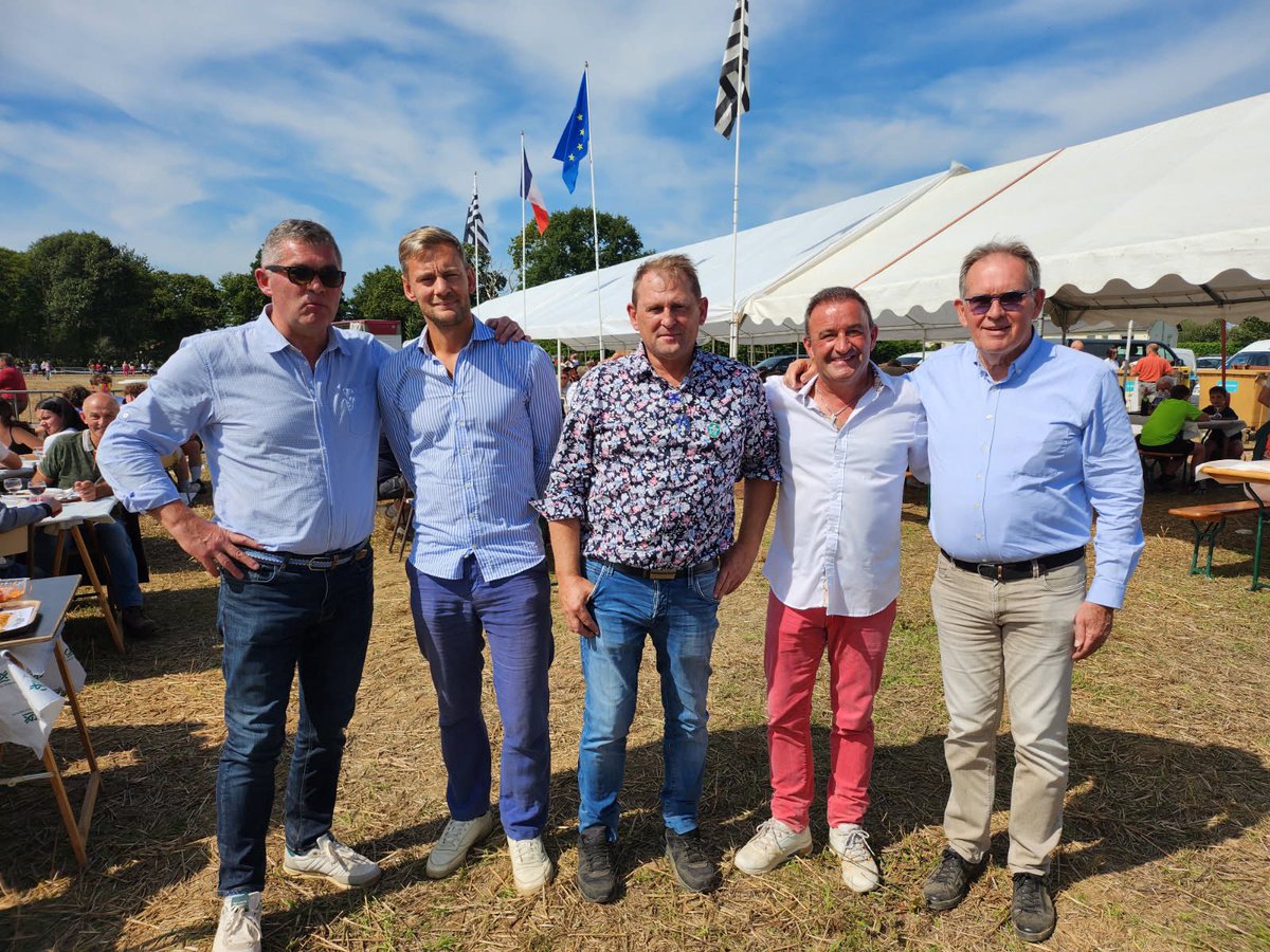 AlainCadec's tweet photo. Ce WE j’étais aux côtés de nos Agriculteurs aux Comices de St juvat (canton d’Evran) et Plumieux (canton de La Cheze).
Notre Agriculture nourricière participe à notre #souveraineté alimentaire !!
Merci à Héloïse Andeole et Patrice Binet 👍👍 https://t.co/lZsBVxRZFA