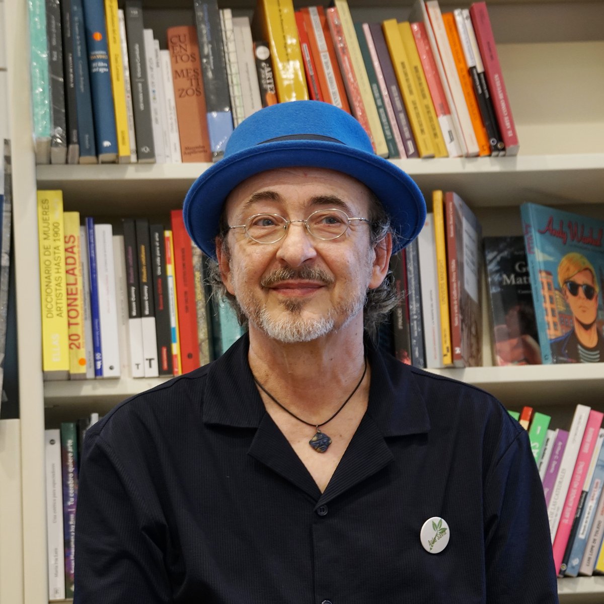 Lunes 9 de junio.
Hemos tomado el tren en Atocha a las 12:35; tres horas más tarde estamos en Málaga. Por la noche, Kenizé hablará en la librería en la <a href="/LibreriaProteo/">Librería Proteo</a>, gracias al programa de #eltercerpisoproteo de Héctor Márquez <a href="/Pezdoblado/">Héctor Márquez</a>, amigo de larga data.
&gt;