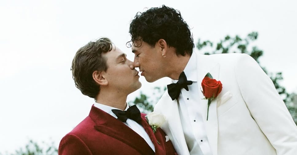 instinctmag's tweet image. How Liam Forcadilla Went from Tinder to Standing Tall on the Global Stage dlvr.it/TMy302 #GayWedding #LiamForcadilla #Tinder #Vogue
