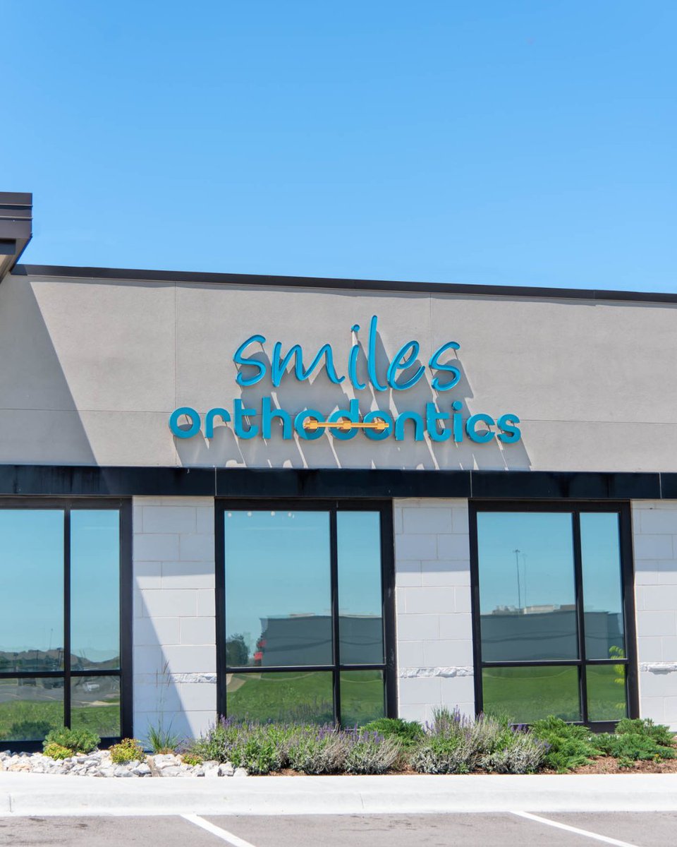 smilesortho's tweet image. Experience top-rated orthodontic care at Smiles Orthodontics! Serving Wichita, Andover, Derby, Augusta, Eldorado, and beyond. 🗺

Our board certified orthodontist, Dr. G, goes the extra mile to deliver exceptional results. 😁

🖥 | vist.ly/452vk  

#SmilesOrthodontics