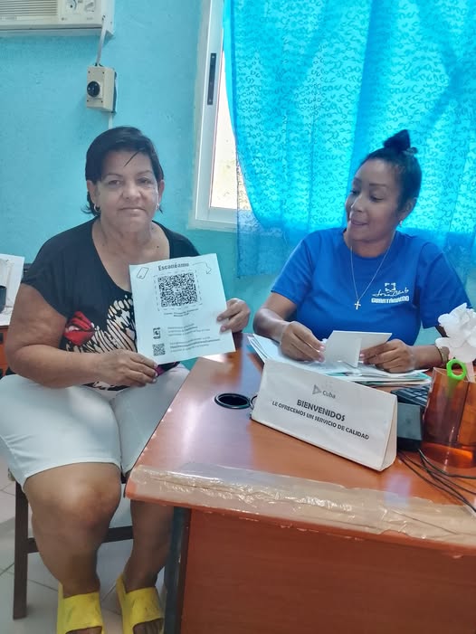 Por iniciativa de #Fidel, hace 38 años se crearon los Joven Club de Computación y Electrónica en todo el país, una red de centros que amplió el acceso de la población a estas disciplinas.
#100AñosConFidel #JovenClubTeConecta