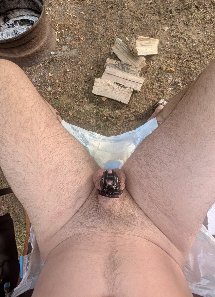Getting diapered up and safely locked sitting around the campfire. What better way to be a good boy? 🐶🐾

#teamlocked #diaperpup #abdl