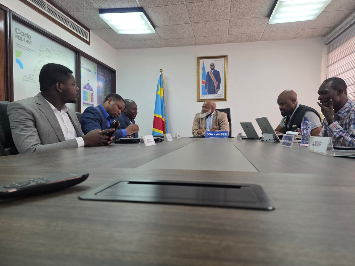 Kinshasa | 🤝 Rencontre entre le DGA de l’ <a href="/anser_rdc/">ANSER</a> , Mr. Damien Twambilangana et le Gouverneur du Kasaï-Central, son Exc. Mr.Joseph-Moise KAMBULU NKONKO .  
🎯 Objectif : faire le point sur l’état d’avancement des projets ANSER dans la province, notamment le projet phare
