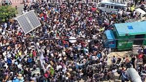 नेपाल में यह नियंत्रण से बाहर हो रहा है😳।जेनज़ सड़कों पर उतर आए हैं और सोशल मीडिया पर प्रतिबंध के खिलाफ विरोध प्रदर्शन कर रहे हैं😳।सोशल मीडिया आज के समय में बहुत महत्वपूर्ण हथियार है✊।सरकार को इस पर से प्रतिबंध हटा देना चाहिए🙏।
#GenZ
#Socialmedia🔥
#Releaseban