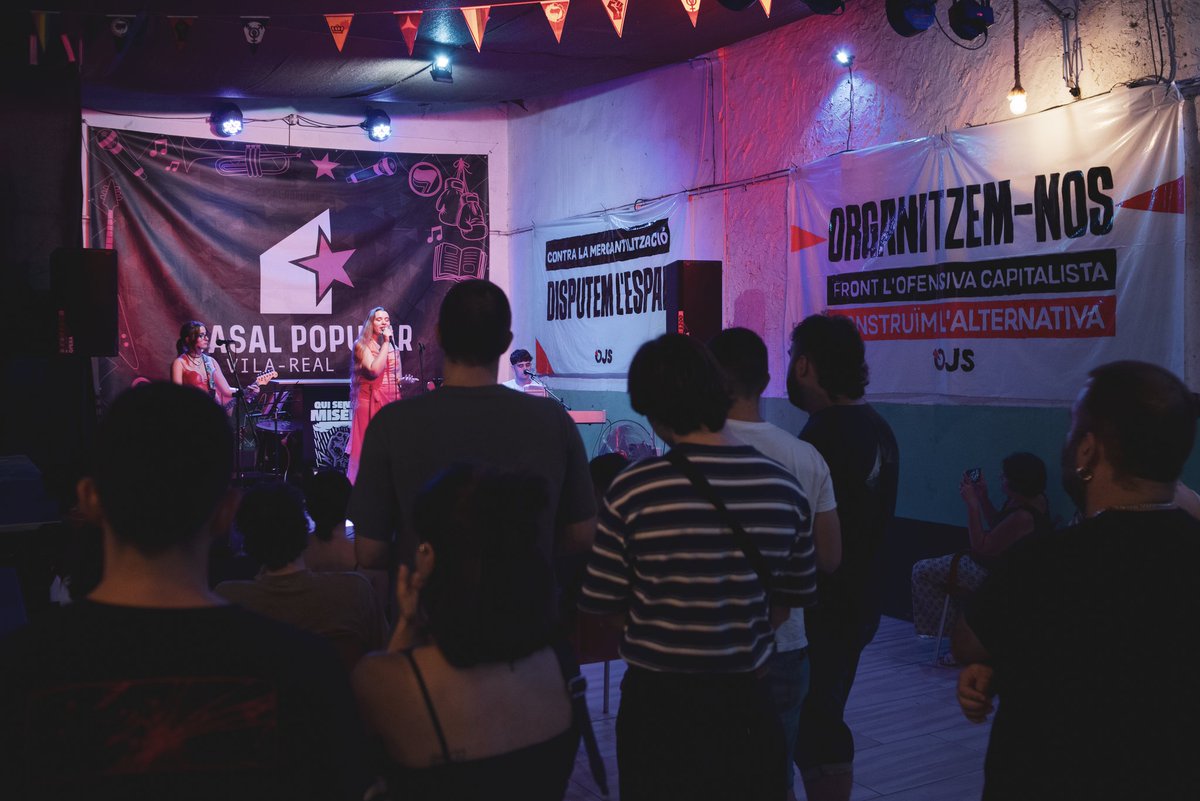 📷 Recull de la jornada del dissabte, en les FAV del @casalpopularvr.
Involucrar-nos en l'oci alternatiu és aspirar a un model més coherent amb les necessitats de la classe treballadora.
Front a la mercantilització capitalista, disputem l'espai!✊🚩