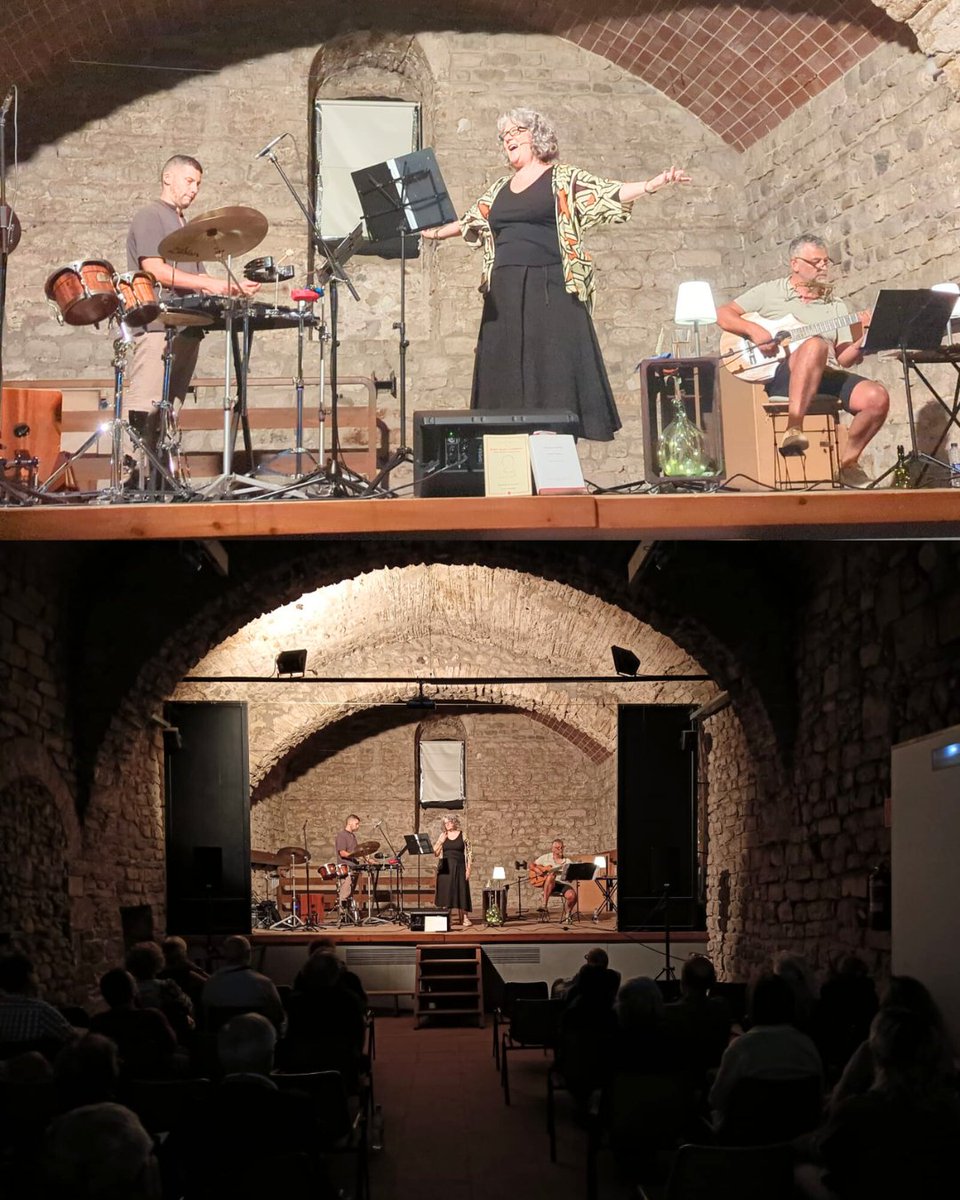 Molt felices de com va anar la commemoració dels 100 anys del naixement de Josep Maria Llompart.
Moltes gràcies a <a href="/mhelenatolosa/">M. Helena Tolosa Costa</a> , Josep Mª Vallès i Roger Vallès pel preciós espectacle del qual vam gaudir i a tot el públic que va assistir.
Així com a <a href="/bibliotequescat/">Biblioteques</a>

<a href="/Aj_Besalu/">Ajuntament de Besalú</a>