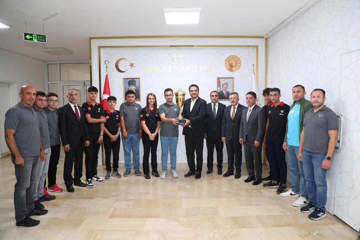 Tokat Valimiz Sayın Abdullah Köklü, TEKNOFEST Türkiye Birincisi olarak ilimizi, ilçemizi gururlandıran Teknoloji Takımımızı makamında kabul ederek tebrik etti. 
VOLTÜRK Takımı öğretmen ve öğrencilerini ödüllendirdi. 
Sayın Valimize ilgi ve desteklerinden ötürü şükranlarımızı arz