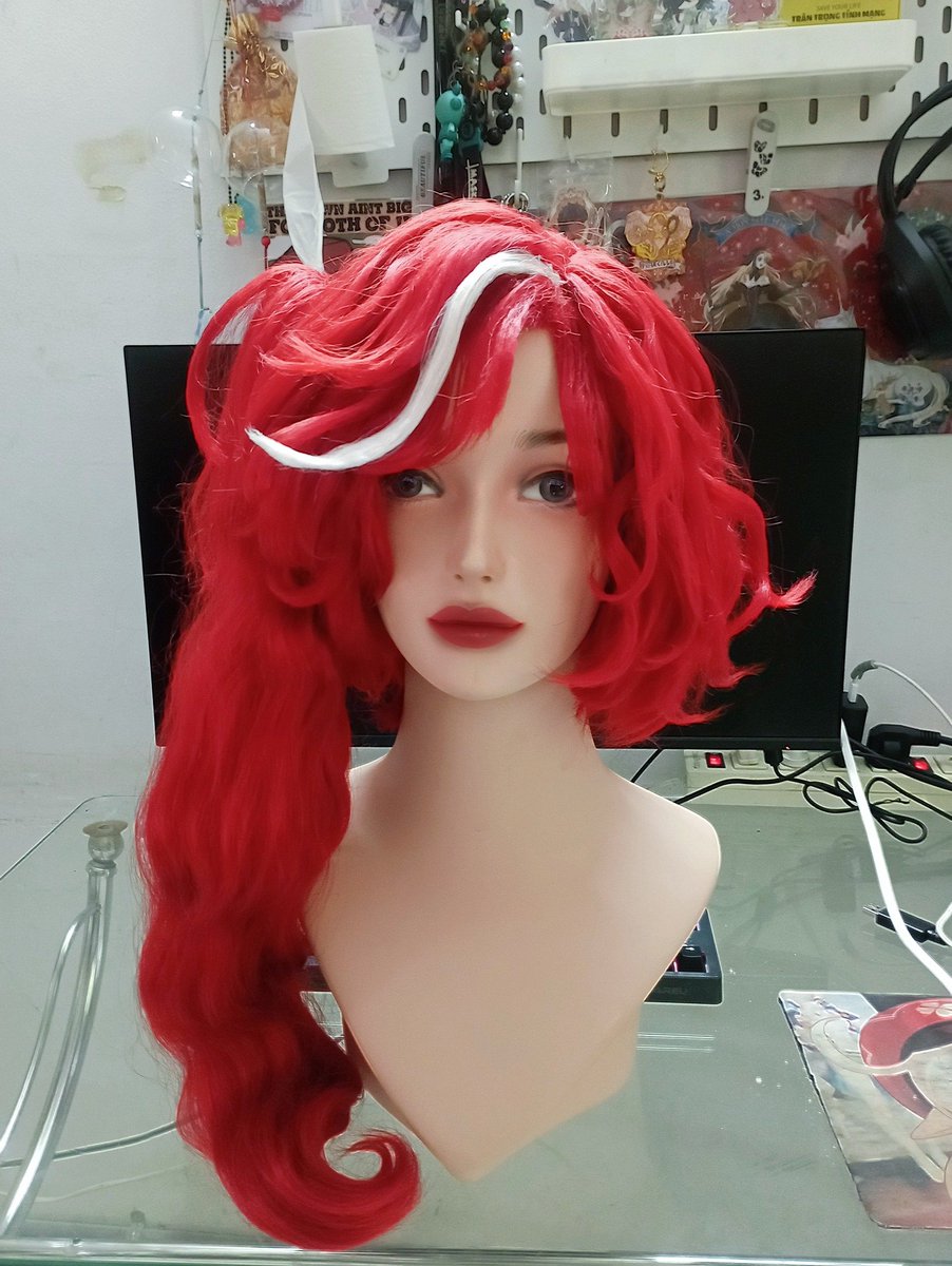 TLAC606's tweet photo. ──★ ˙ I styled this wig a bit before selling it (already gone) ꉂ(˵˃ ᗜ ˂˵). I’ll be pausing cosplay for a while since my laptop broke and I had to switch to a PC (╥﹏╥). I’d love to open commissions, but I don’t have enough samples yet—hopefully luck finds me someday ☘︎ ݁ https://t.co/A07eRHlOoi