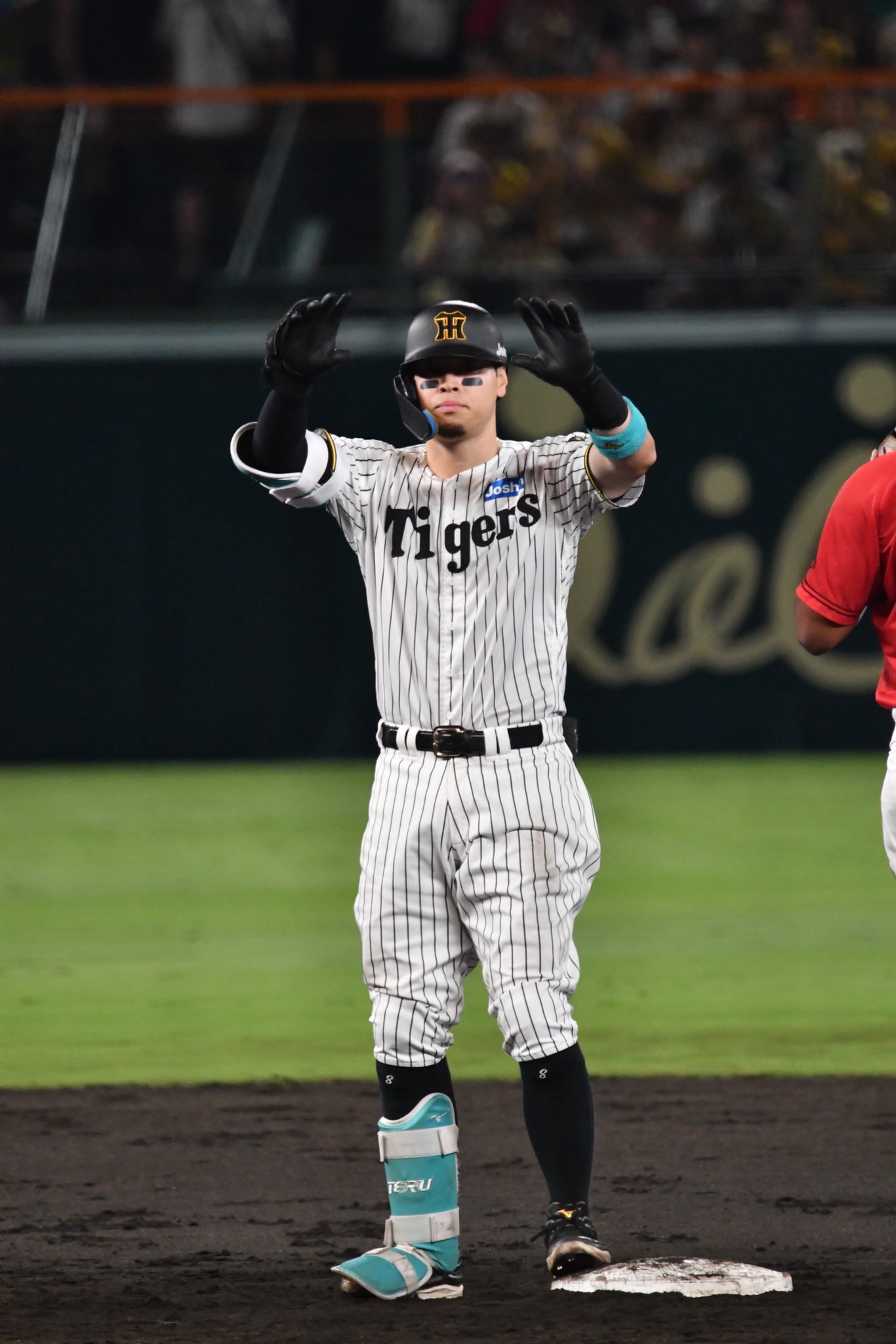 阪神タイガース　激レアTシャツ　佐藤輝明　甲子園球場　新品未開封 阪神タイガース 激レアTシャツ 佐藤輝明 甲子園球場 新品未開封