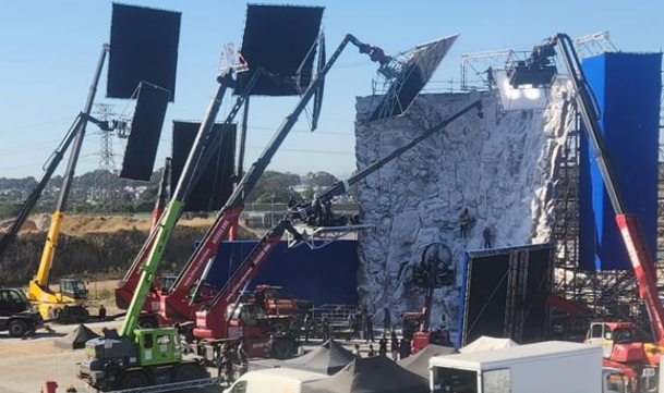 OP_Netflix_Fan's tweet photo. Behind the scenes of the Drum climb in One Piece Season 2 https://t.co/rkhAQ07l7Y