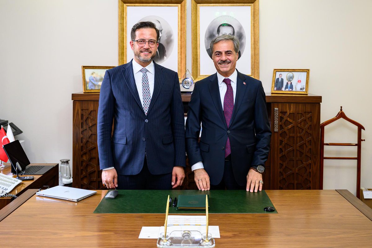 Adalet Bakanlığı Özel Kalemi kıymetli kardeşim Sinan Cengiz’i ziyaret edip, çalışmalarında kolaylıklar diledim. Rabbim hayırlı çalışmalarda bulunmayı nasip etsin.