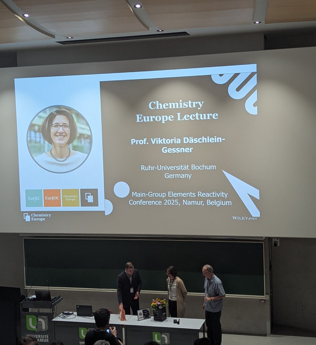 Congrats to <a href="/ViktoriaGessner/">Viktoria Gessner (The Gessner Group)</a> for recieving the Chemistry Europe Lecture award, just given at the 1st MG-ERC here in Namur! Well deserved 👏🎉👏