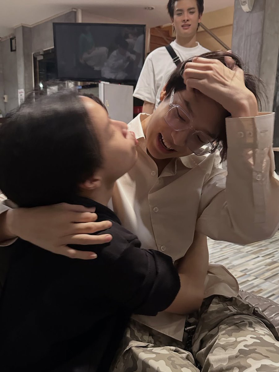 น่ารักมากกก จั๋งจะจุ้บเน้ก ละดูขุนยืนดู55555555555555555555